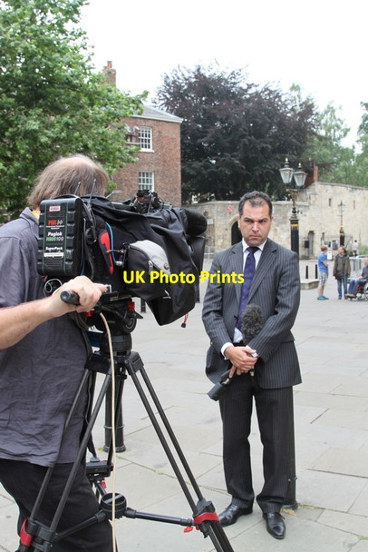 Photo 6"x4" Television crew at York Minster York\/SE5951 c2013