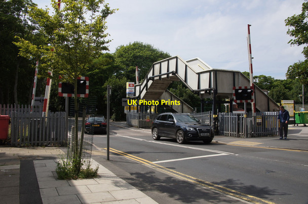 Photo 6"x4" Level crossing at Freshfield station Formby c2013