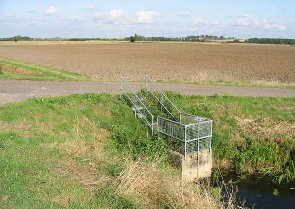 Photo 6"x4" Sluice gate on the Western Monkton Stream Hoo\/TR2964 c2008