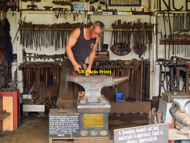 Photo 6"x4" Blacksmith at work Little Haywood c2013
