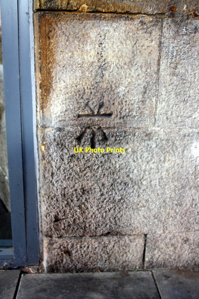 Photo 6"x4" Cancelled benchmark on coffee shop, Neville Street Leeds\/SE3034 c2013