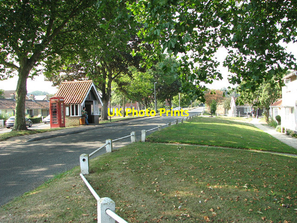Photo 6"x4" Bus shelter and K6 telephone box in Hollow Hill Road Ditchingham c2013