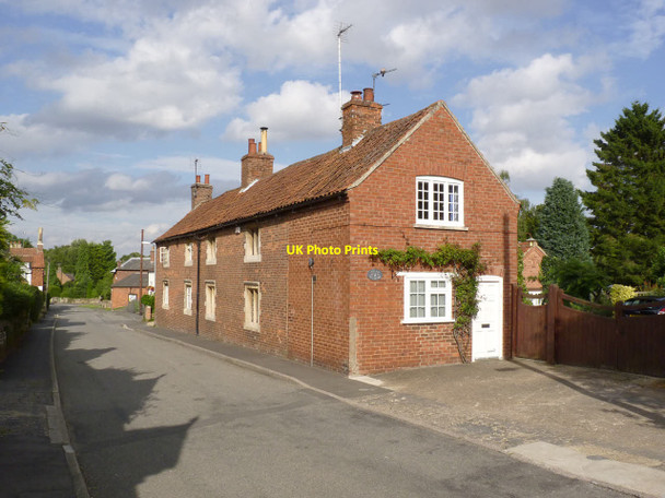 Photo 6"x4" The Lilacs and The Old Post Office Harlaxton c2013