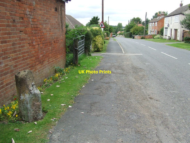 Photo 6"x4" Old Milestone Colsterworth c2013