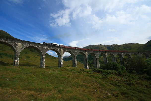 Photo 6"x4" The Glenfinnan Viaduct and the Jacobite Express Glenfinnan c2008