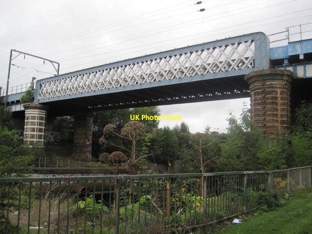 Photo 6"x4" Railway Bridge over the River Kelvin Partick c2013