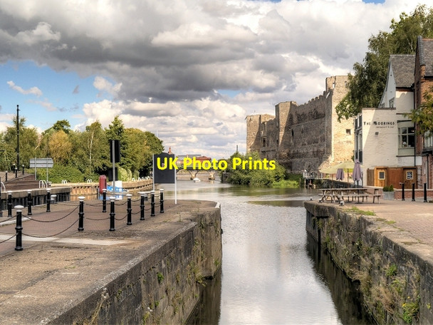 Photo 6"x4" River Trent, Town Lock and Newark Castle Newark-on-Trent c2013