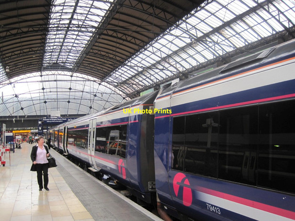 Photo 6"x4" Platform 5 Queen Street Station, Glasgow Glasgow c2013
