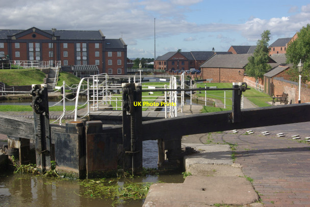Photo 6"x4" Whitby Locks, Shropshire Union Canal Ellesmere Port c2013