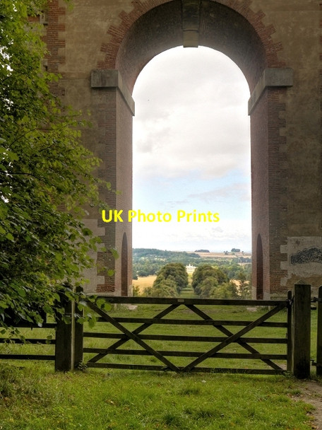 Photo 6"x4" Through the Archway Londonthorpe c2013