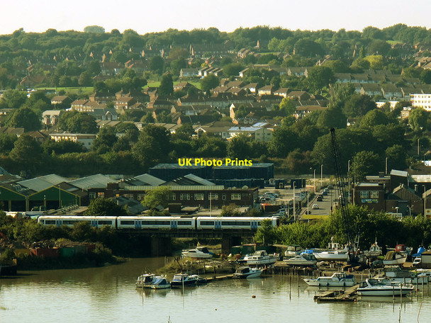 Photo 6"x4" Train along the Medway Rochester\/TQ7268 c2013