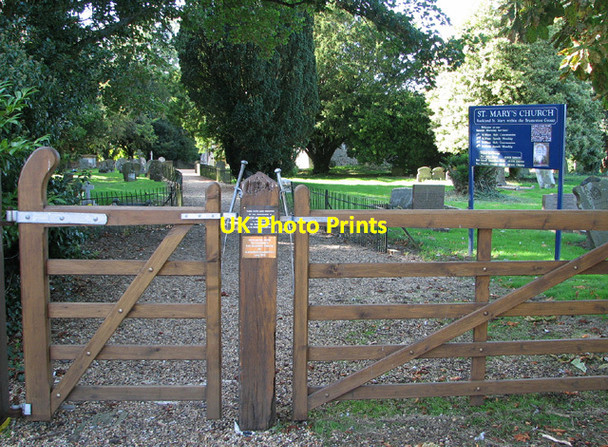 Photo 6"x4" New churchyard gates, Rockland St Mary Hellington c2013