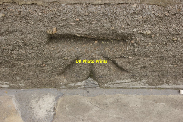 Photo 6"x4" Cut Bench Mark, Victoria Bridge Leeds\/SE3034 c2013