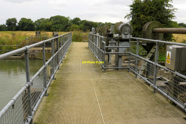 Photo 6"x4" The Thames Path crosses the weir Swinford\/SP4408 c2013