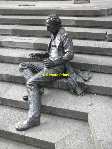 Photo 6"x4" Reclining statue of  Thomas Attwood, the first MP for Birmingham Lee Bank c2013