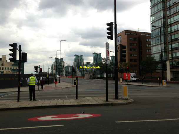 Photo 6"x4" Vauxhall Bridge Westminster c2013