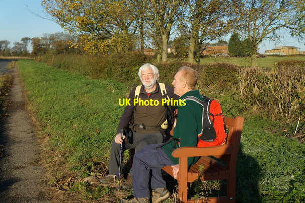 Photo 6"x4" Passing the time of day on Station Road, Lockington Thorpe\/SE9946 c2013