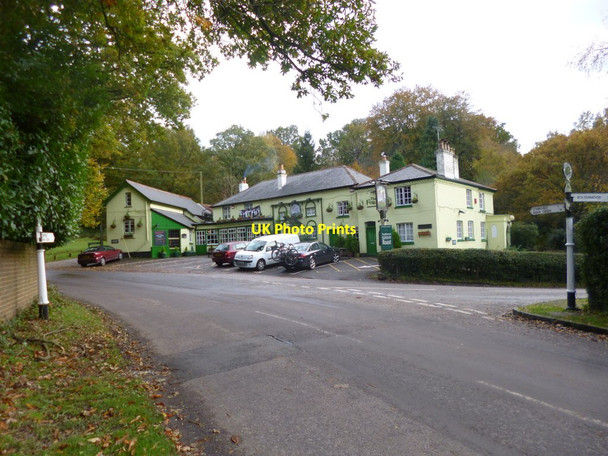 Photo 6"x4" Emery Down, New Forest Inn Emery Down c2013