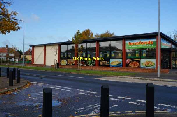 Photo 6"x4" Farmfoods on Greenwood Avenue, Hull Cottingham\/TA0432 c2013 P1