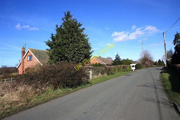 Photo 6"x4" Houses on the Hook link road Hook Bank c2009