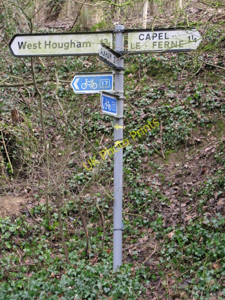 Photo 6"x4" Finger post at junction on Cauldham Lane Drellingore c2009