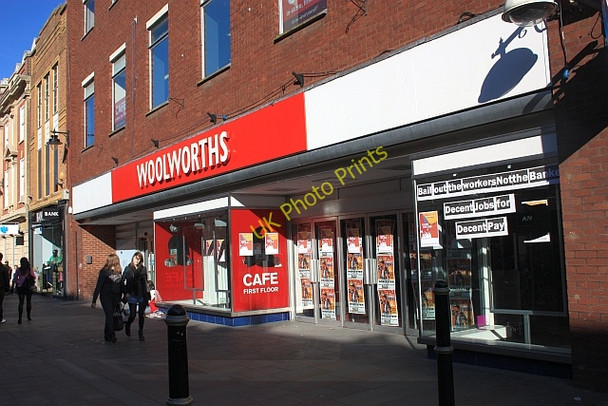Photo 6"x4" Politics of Woolworths Worcester c2009