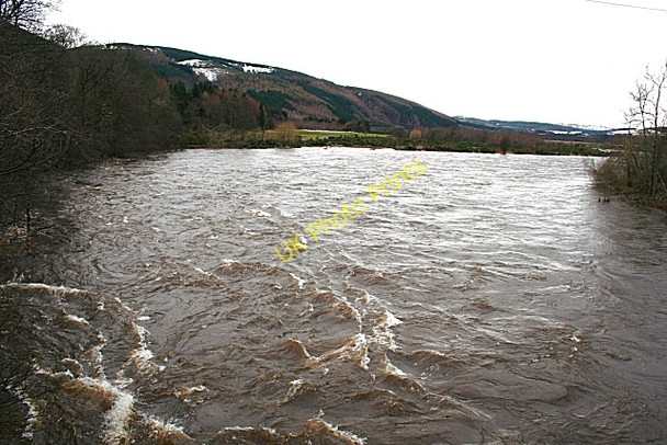 Photo 6"x4" River Spey in Spate Orton\/NJ3153 c2009