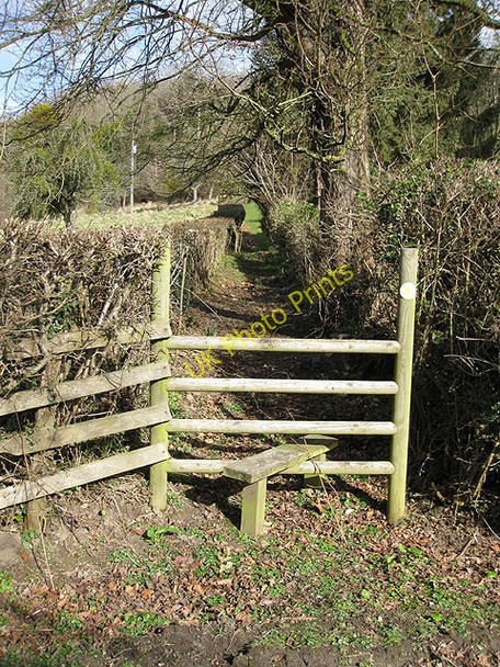 Photo 6"x4" Stile leading to a short footpath Common Hill\/SO5834 c2009