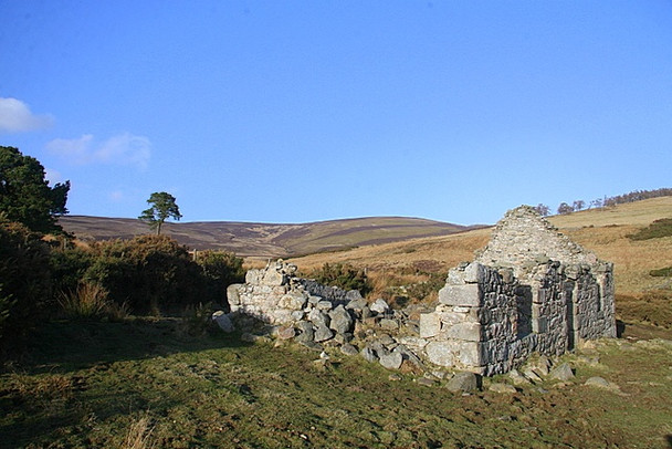 Photo 6"x4" Ruined building near Midtown Glenogil c2009