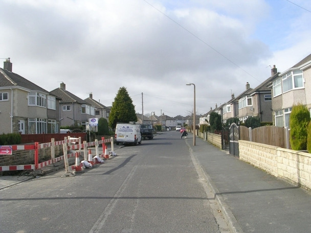 Photo 6"x4" Enfield Parade - Moore Avenue Bradford\/SE1632 c2009