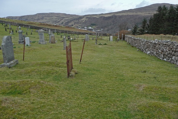 Photo 6"x4" Uig Cemetery Uig\/NG3963 c2009