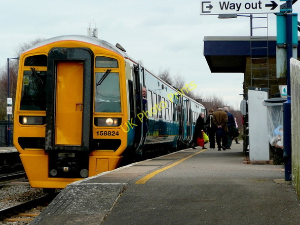 Photo 6"x4" Lydney Station Scene 2 Tutnalls c2009