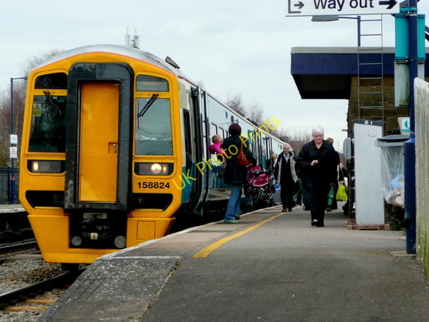 Photo 6"x4" Lydney Station Scene 3 Tutnalls c2009