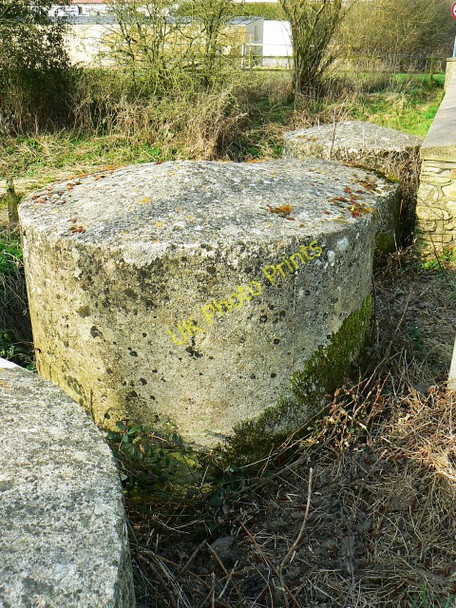 Photo 6"x4" Anti-invasion measures, Brinkworth Brook, Brinkworth Brinkworth c2009