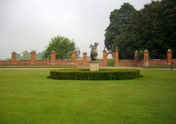 Photo 6"x4" Statue, Hanbury Hall Gallows Green\/SO9362 c2008