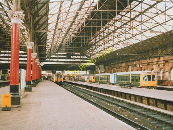 Photo 6"x4" Piccadilly station, platforms 1-4 (1988) Manchester c1988