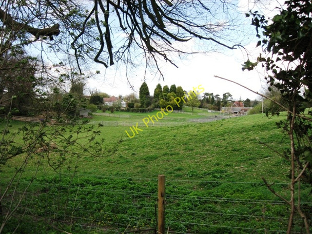 Photo 6"x4" View across field towards West Leigh Lodge, Tring Tring c2009