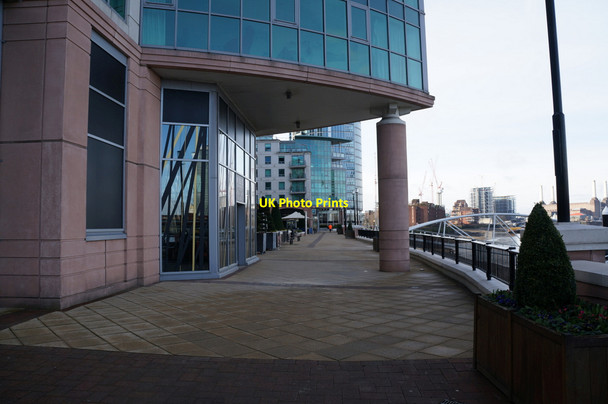 Photo 6"x4" The Thames Path at St Georges Wharf Westminster c2014