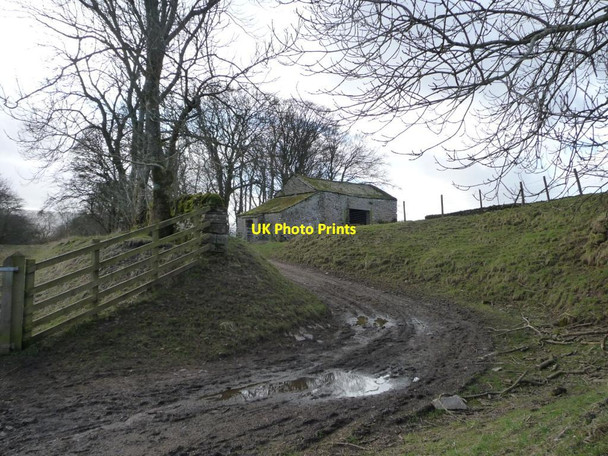 Photo 6"x4" Farm building, east of Brownber Farm Brownber\/NY7005 c2014