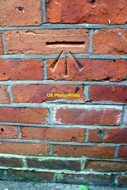 Photo 6"x4" Benchmark on #47 Oakley Road Reading c2014