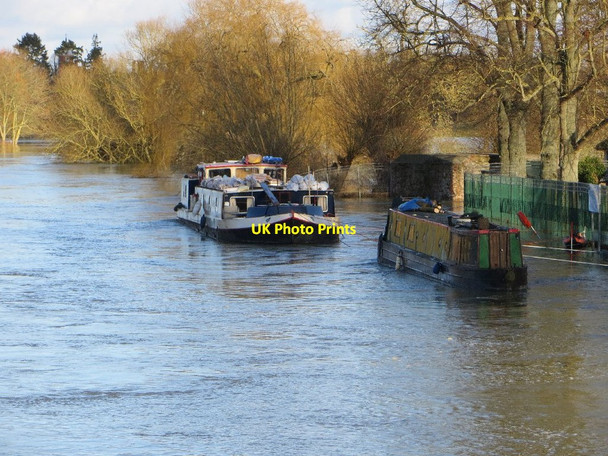 Photo 6"x4" Moored in the Floods Wallingford c2014