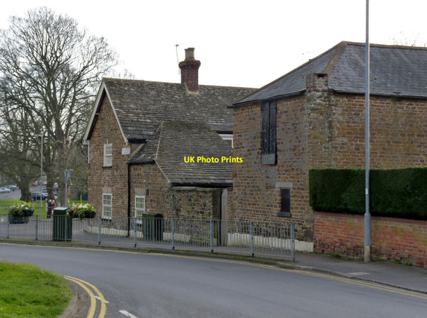 Photo 6"x4" The Odd House Tavern Oakham\/SK8509 c2014