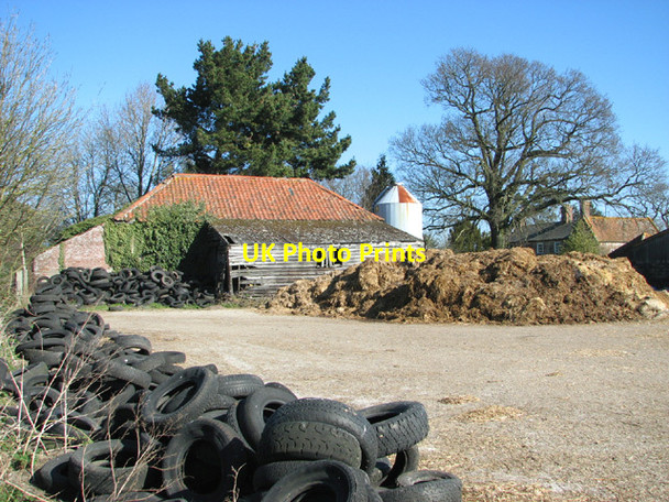 Photo 6"x4" Waveney Grange Farm - farmyard Herringfleet c2014