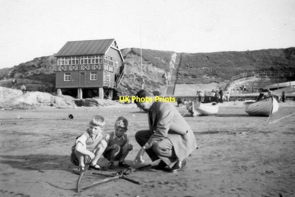 Photo 6"x4" Cullercoats harbour Whitley Bay c1954