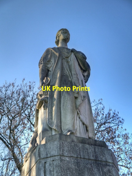 Photo 6"x4" Statue of Queen Victoria Manchester c2014
