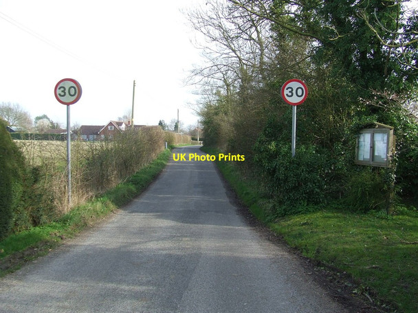Photo 6"x4" Entering Owls Green Brundish\/TM2769 c2014