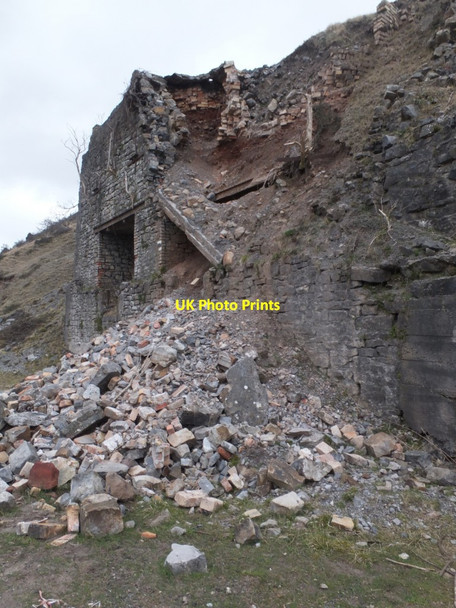 Photo 6"x4" Dilapidated limekiln Cefn-coed-y-cymmer c2014