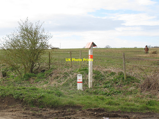 Photo 6"x4" Gas pipeline marker, Galleyhill Road Waltham Abbey c2014