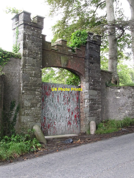 Photo 6"x4" Crested arch at Bishop's Brae, Downpatrick Downpatrick c2011