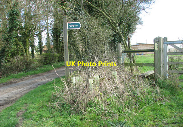 Photo 6"x4" Stile on footpath by Highfields Farm Withersdale Street c2014